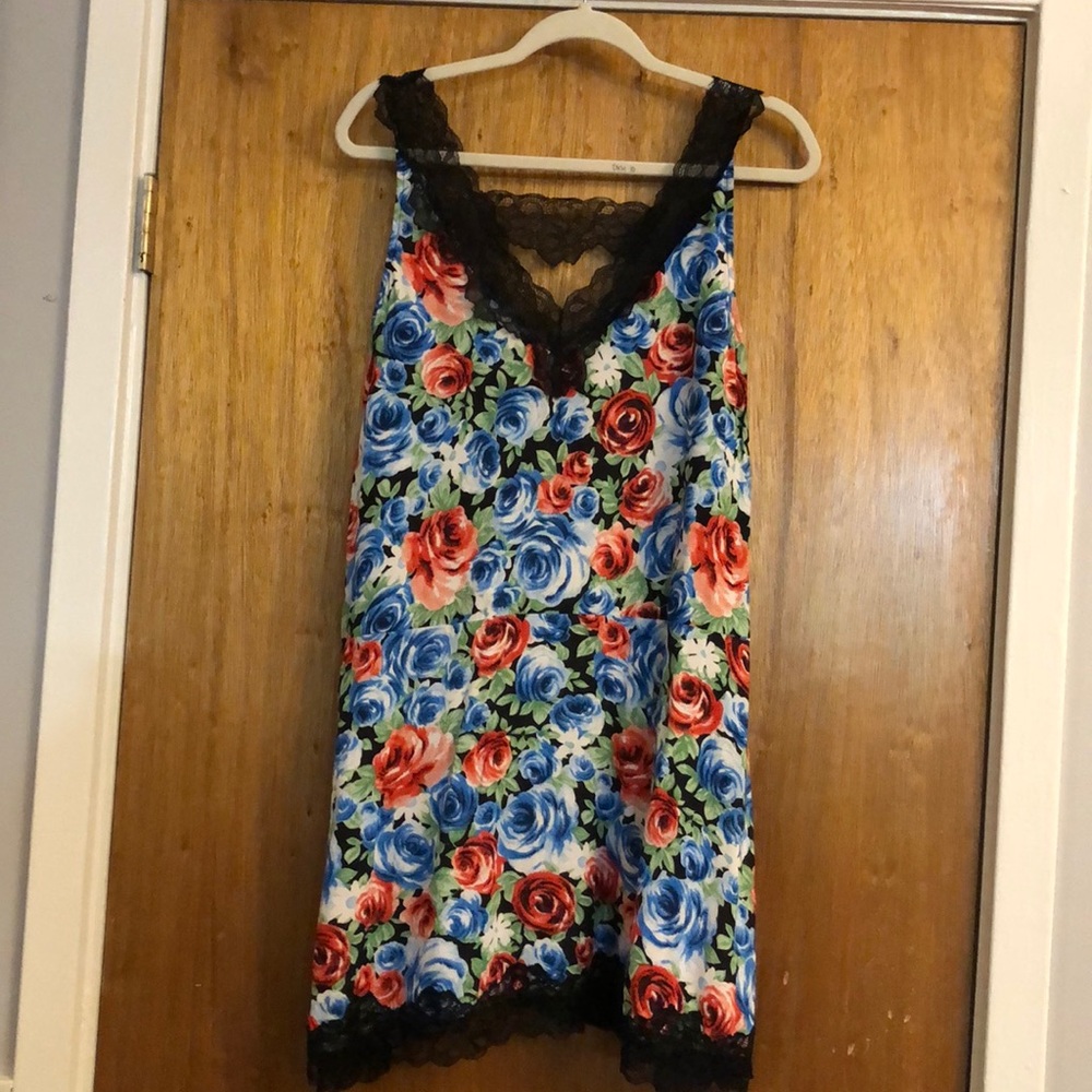 NWOT Jodifl Floral Top Size Small